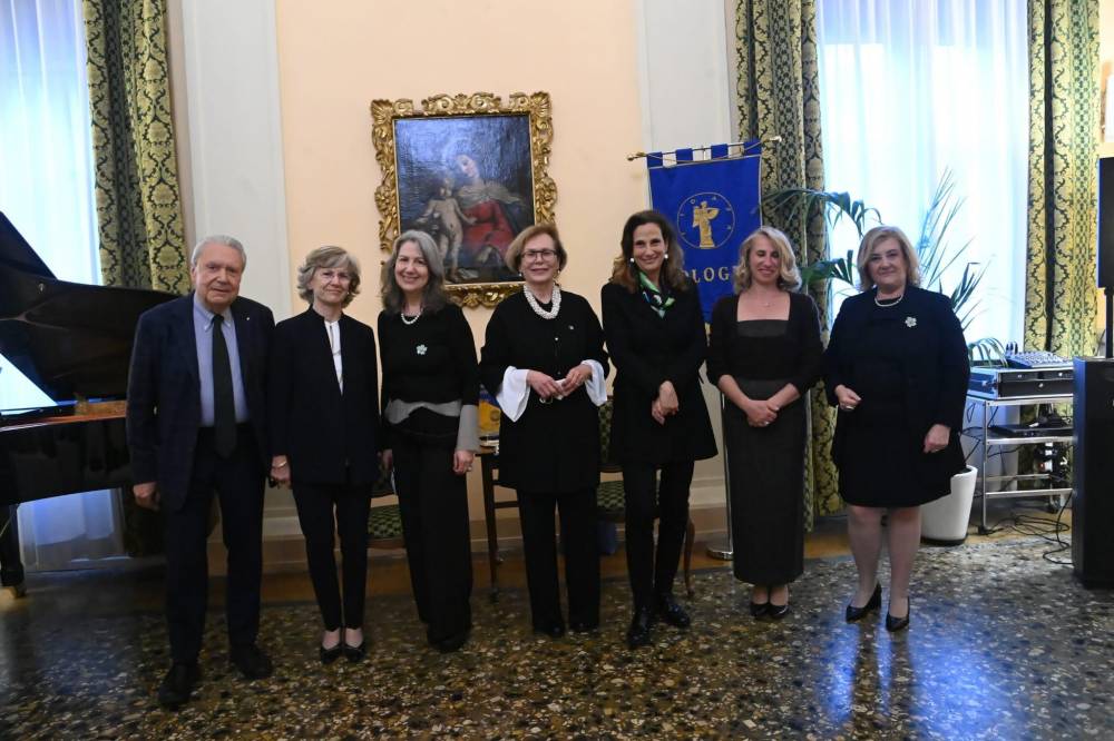 Il Presidente del Circolo della Caccia, Rita Finzi, Patrizia Conti, Maria Rosa Amorevole, Ilaria Capua, Raffaella Pannuti, Vilma Travaglio